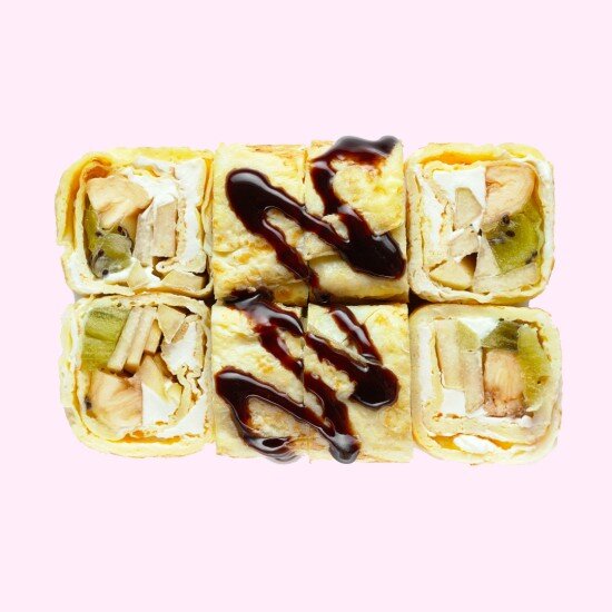 Сладкий ролл в блинчике